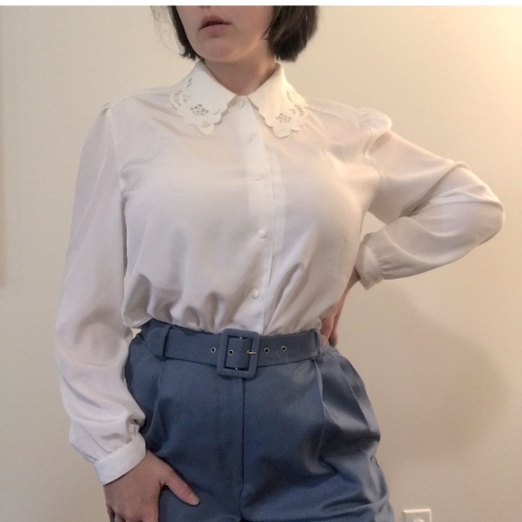 Tops - 🖤5/$15🖤Vintage White 2 Way Collared Blouse